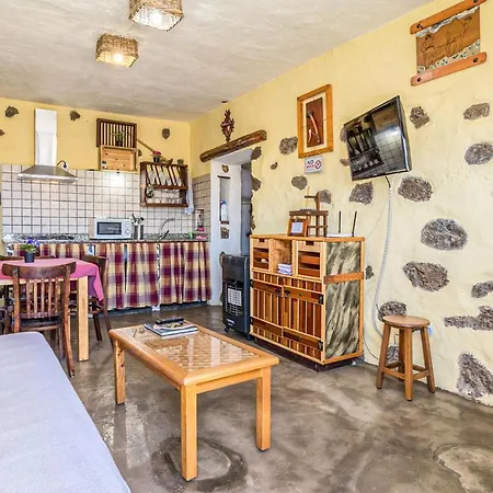 Stunning In Tiguaton With Wifi And 2 Bedrooms 公寓 Tinguaton