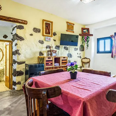 Stunning In Tiguaton With Wifi And 2 Bedrooms 公寓 *