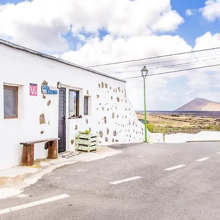 Stunning In Tiguaton With Wifi And 2 Bedrooms 公寓