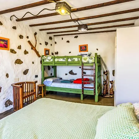 Stunning In Tiguaton With Wifi And 2 Bedrooms Tinguaton
